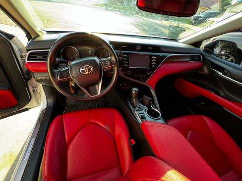 Used 2018 Toyota Camry XSE image 16