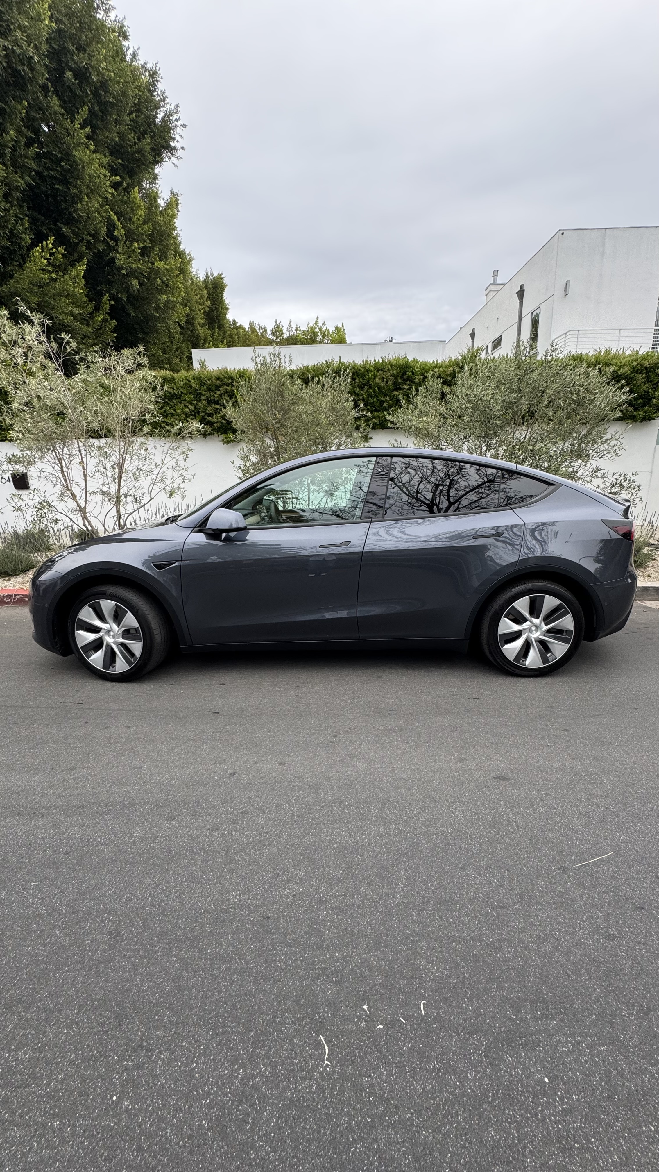 Used 2023 Tesla Model Y Long Range AWD/4WD image 1