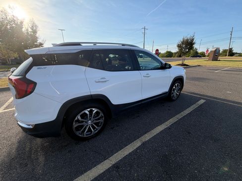 Used 2020 GMC Terrain SLT w/ Preferred Package FWD image 1