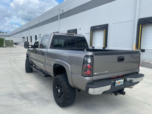 Used 2006 Chevrolet Silverado 2500 LT w/ Onstar Plus Package RWD image 9