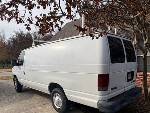 Used 2010 Ford E-250 and Econoline 250 Extended image 2