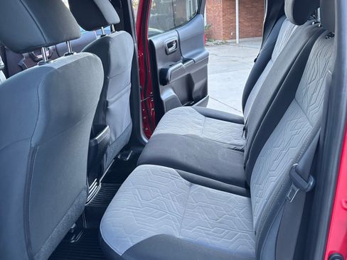 Used 2021 Toyota Tacoma 4x4 Double Cab image 9