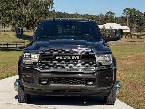 Used 2022 RAM 5500 4x4 Crew Cab image 4