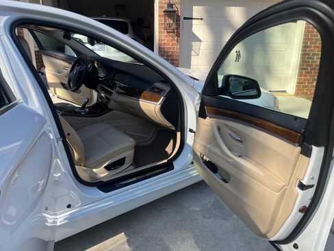 Used 2013 BMW 528i Sedan image 8