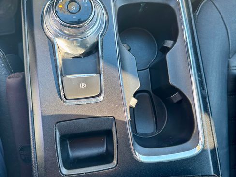 Used 2017 Ford Fusion SE w/ Fusion SE Technology Package image 13