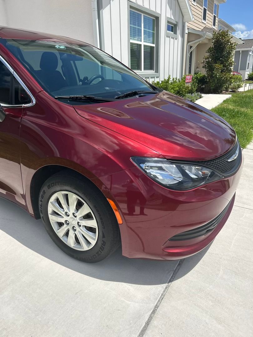 Used 2020 Chrysler Voyager L FWD image 4