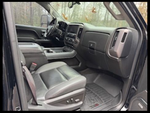 Used 2016 GMC Sierra 2500 SLT w/ All-Terrain HD Package image 8