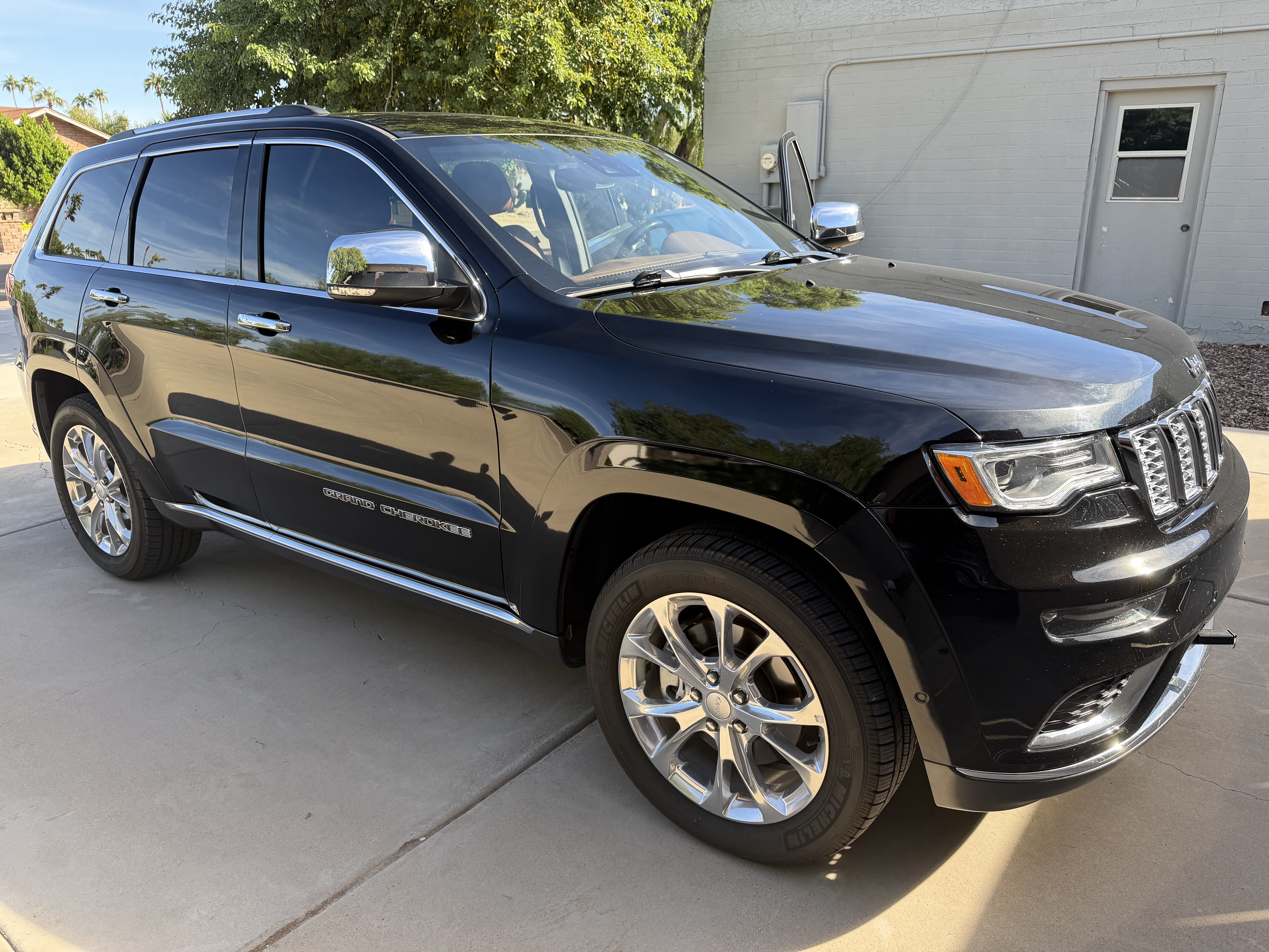 Used 2020 Jeep Grand Cherokee Summit AWD/4WD image 1