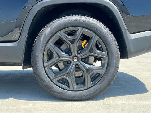 Used 2023 Rivian R1T Adventure image 19