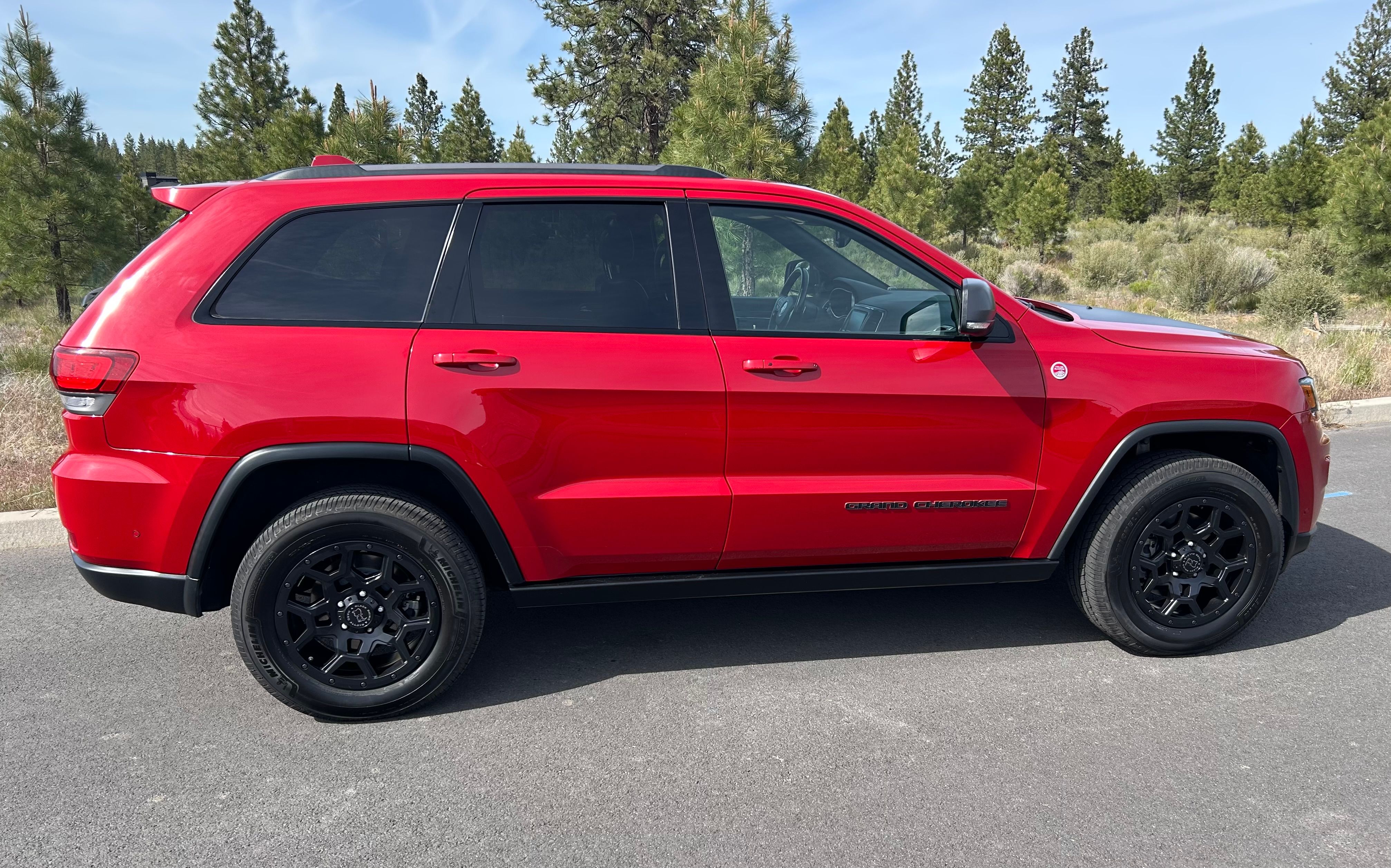Used 2017 Jeep Grand Cherokee Trailhawk w/ Trailhawk Luxury Group AWD/4WD image 1