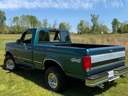Used 1996 Ford F150 4x4 Regular Cab image 2