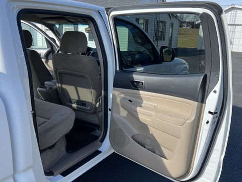 Used 2006 Toyota Tacoma PreRunner image 22