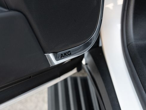 Used 2025 Cadillac Escalade V w/ LPO, ONYX Package image 29