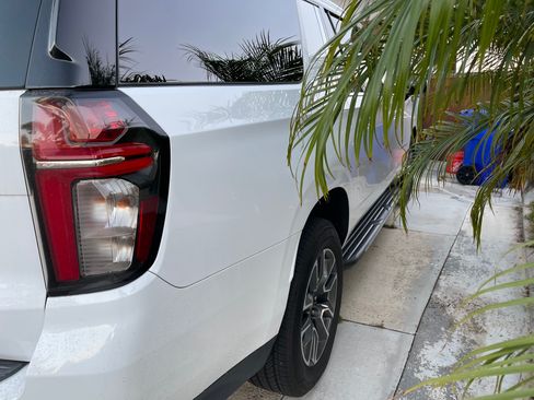 Used 2021 Chevrolet Suburban LT w/ LT Signature Plus Package image 5