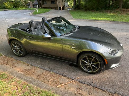 Used 2019 MAZDA MX-5 Miata Grand Touring w/ GT-S Package RWD image 11