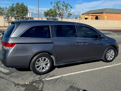 Used 2016 Honda Odyssey SE image 2