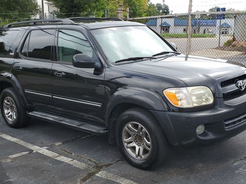 Used 2007 Toyota Sequoia SR5 image 2