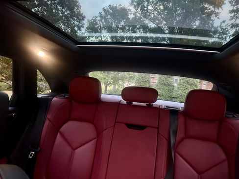 Used 2023 Porsche Macan image 25