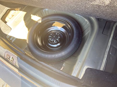 Used 2016 Toyota Camry SE image 11