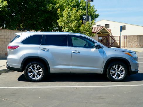 Used 2015 Toyota Highlander XLE FWD image 10