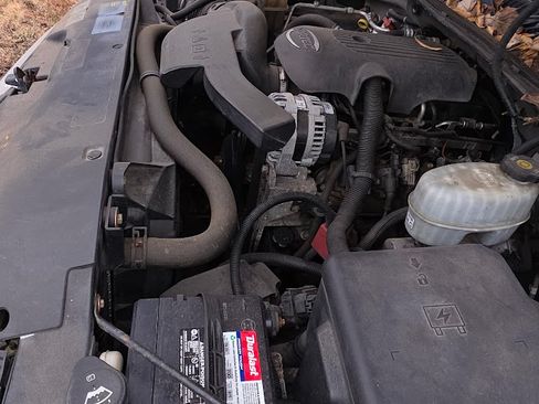 Used 2005 Chevrolet Suburban Z71 w/ Preferred Equipment Group image 16