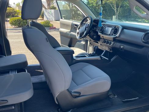 Used 2016 Toyota Tacoma SR5 RWD image 11