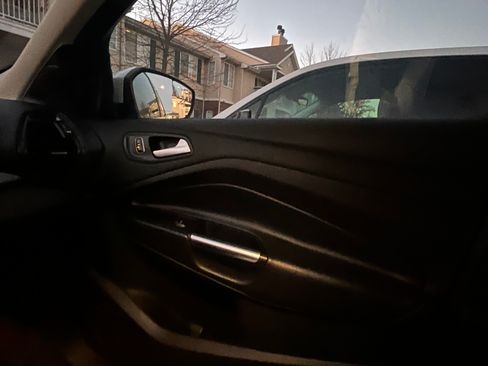 Used 2018 Ford Escape SE image 2