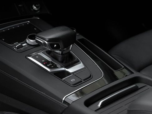 Used 2020 Audi Q5 e Premium w/ Convenience Package image 12