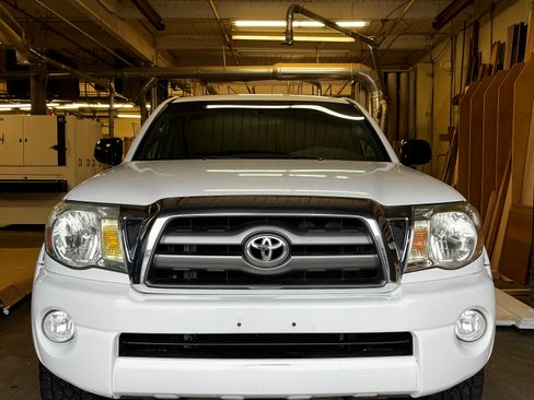 Used 2005 Toyota Tacoma PreRunner image 12