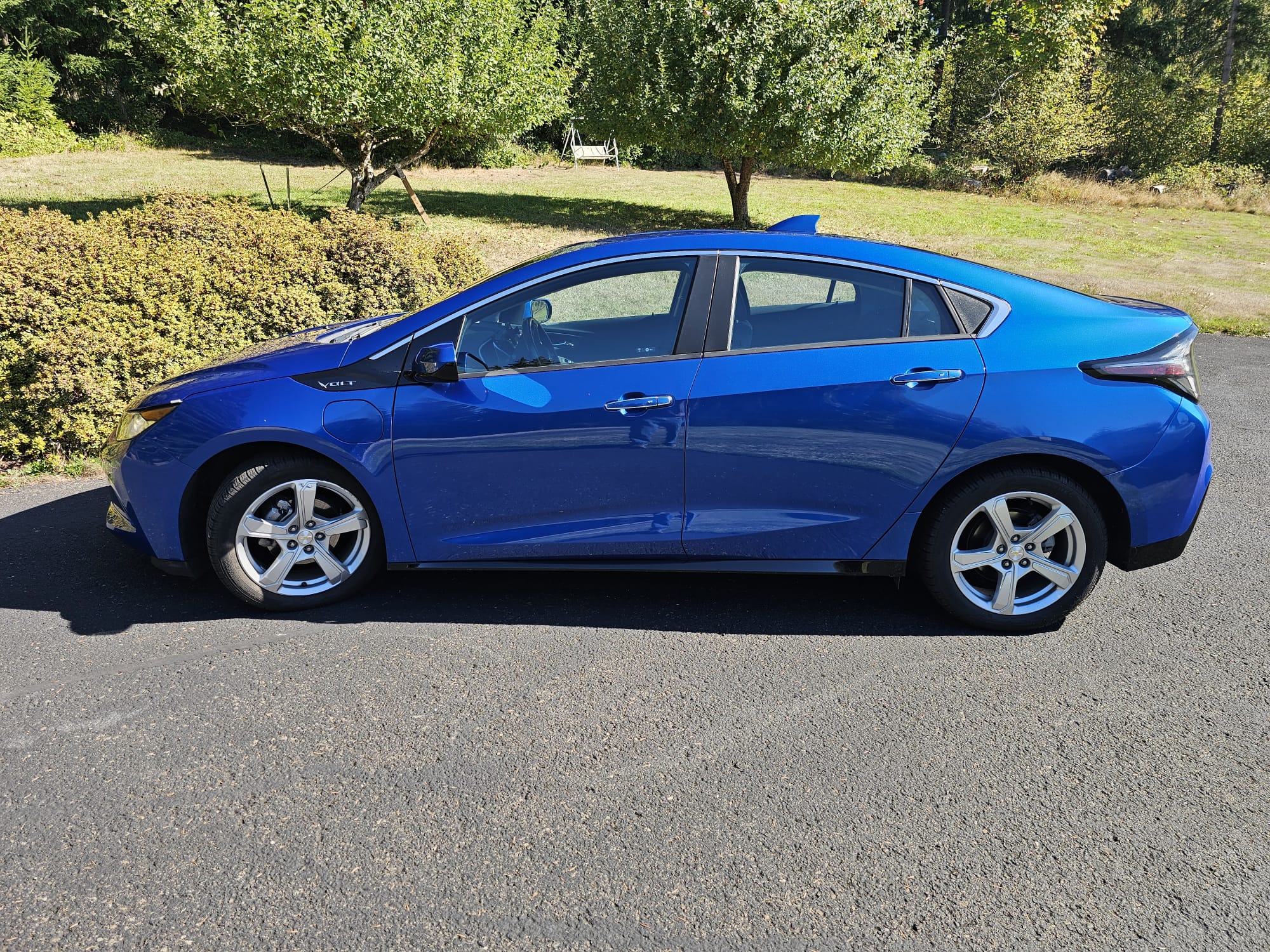 Used 2017 Chevrolet Volt LT w/ Comfort Package FWD image 4