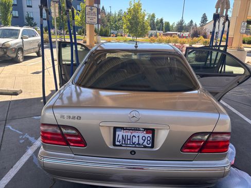 Used 2000 Mercedes-Benz E 320 Sedan image 6