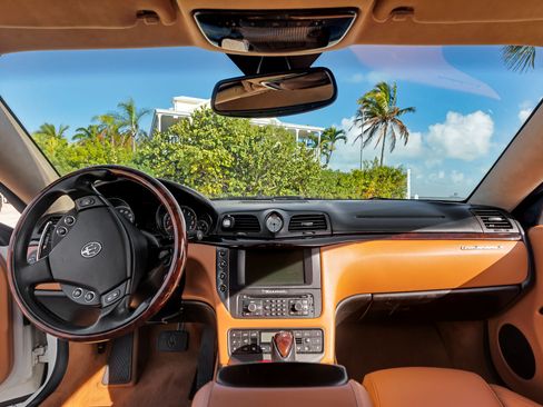 Used 2009 Maserati GranTurismo S image 17