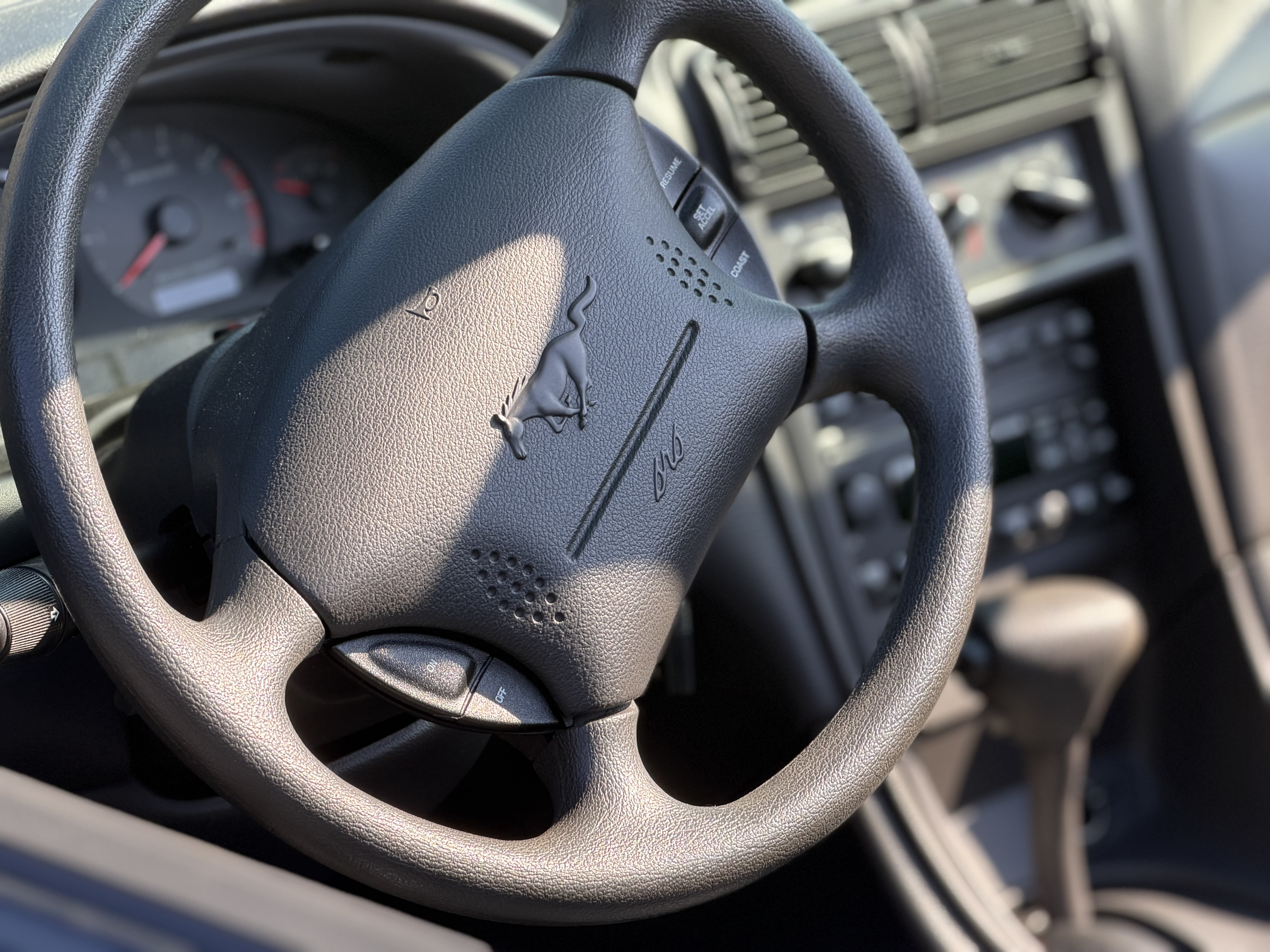 Used 2001 Ford Mustang Premium RWD image 8