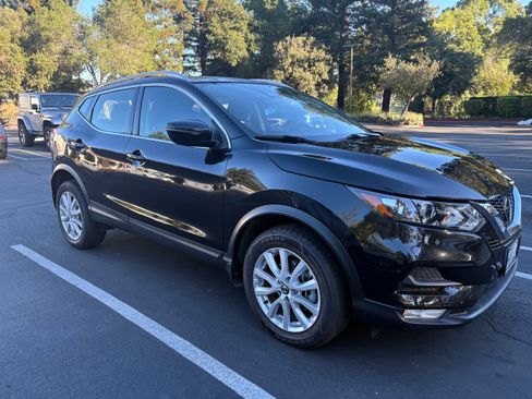 Used 2021 Nissan Rogue Sport SV image 10