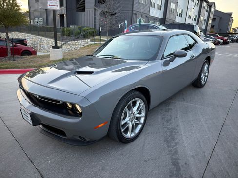 Used 2023 Dodge Challenger SXT w/ Plus Package image 4