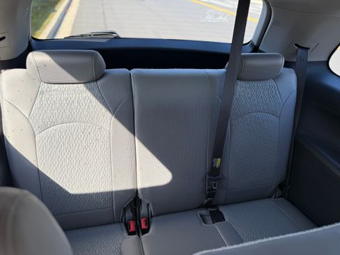 Used 2011 GMC Acadia SL w/ Preferred Package image 12