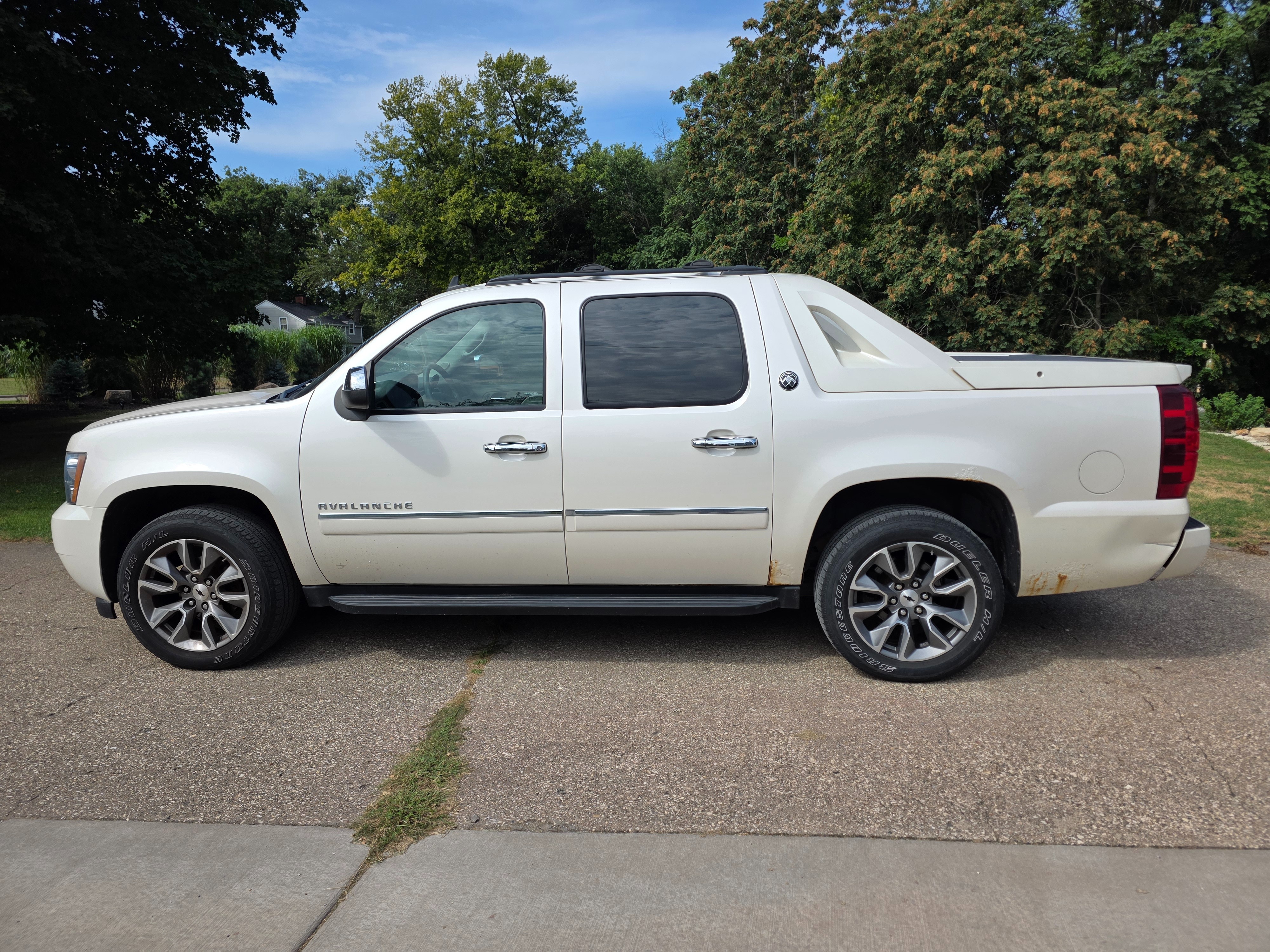 Used 2013 Chevrolet Avalanche LTZ AWD/4WD image 1