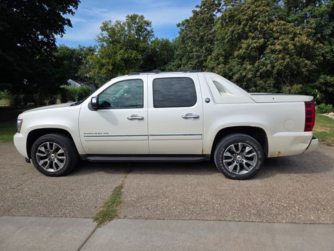 Used 2013 Chevrolet Avalanche LTZ AWD/4WD image 1