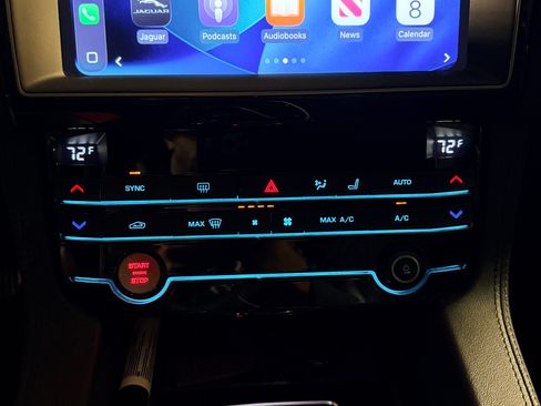 Used 2019 Jaguar F-PACE Prestige image 21