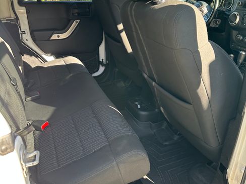 Used 2012 Jeep Wrangler Unlimited Sahara image 12