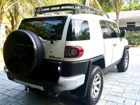 Used 2014 Toyota FJ Cruiser 2WD w/ Convenience Package image 17