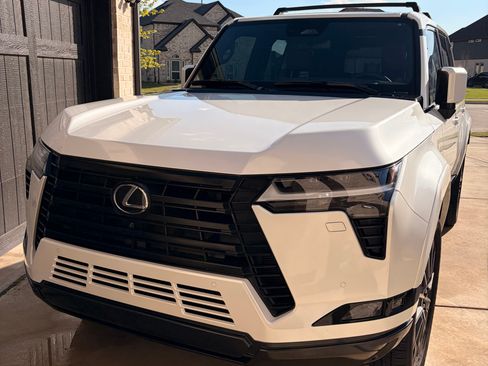 Used 2025 Lexus GX 550 w/ Accessory Package (Z1) image 5