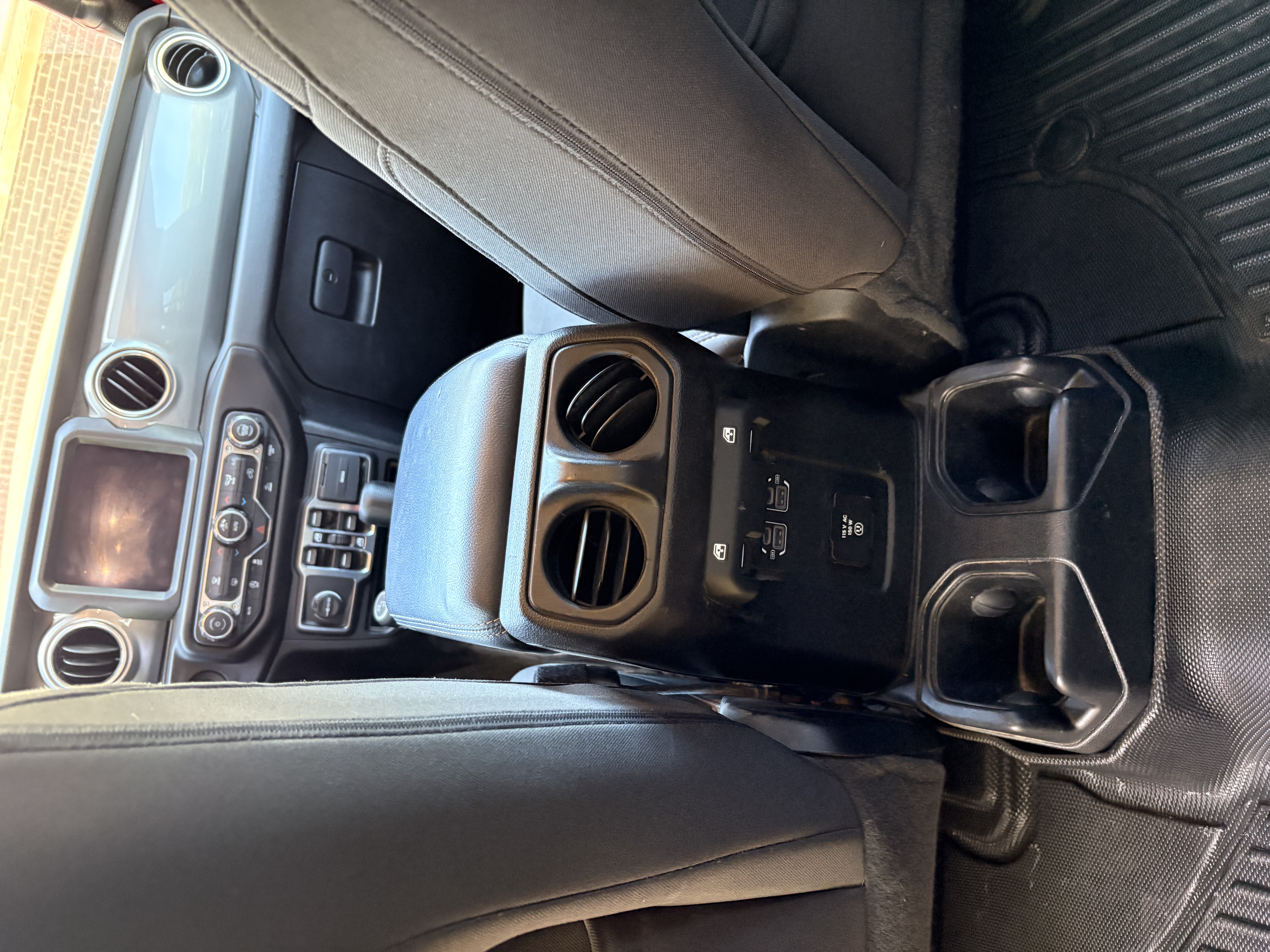 Used 2021 Jeep Wrangler Unlimited Sahara w/ Uconnect 4C Nav & Sound Group AWD/4WD image 16