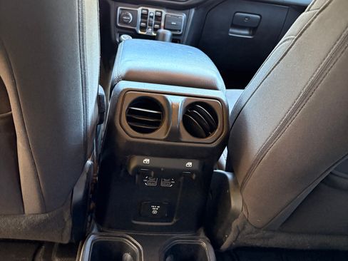 Used 2021 Jeep Wrangler Unlimited Sahara w/ Uconnect 4C Nav & Sound Group AWD/4WD image 16