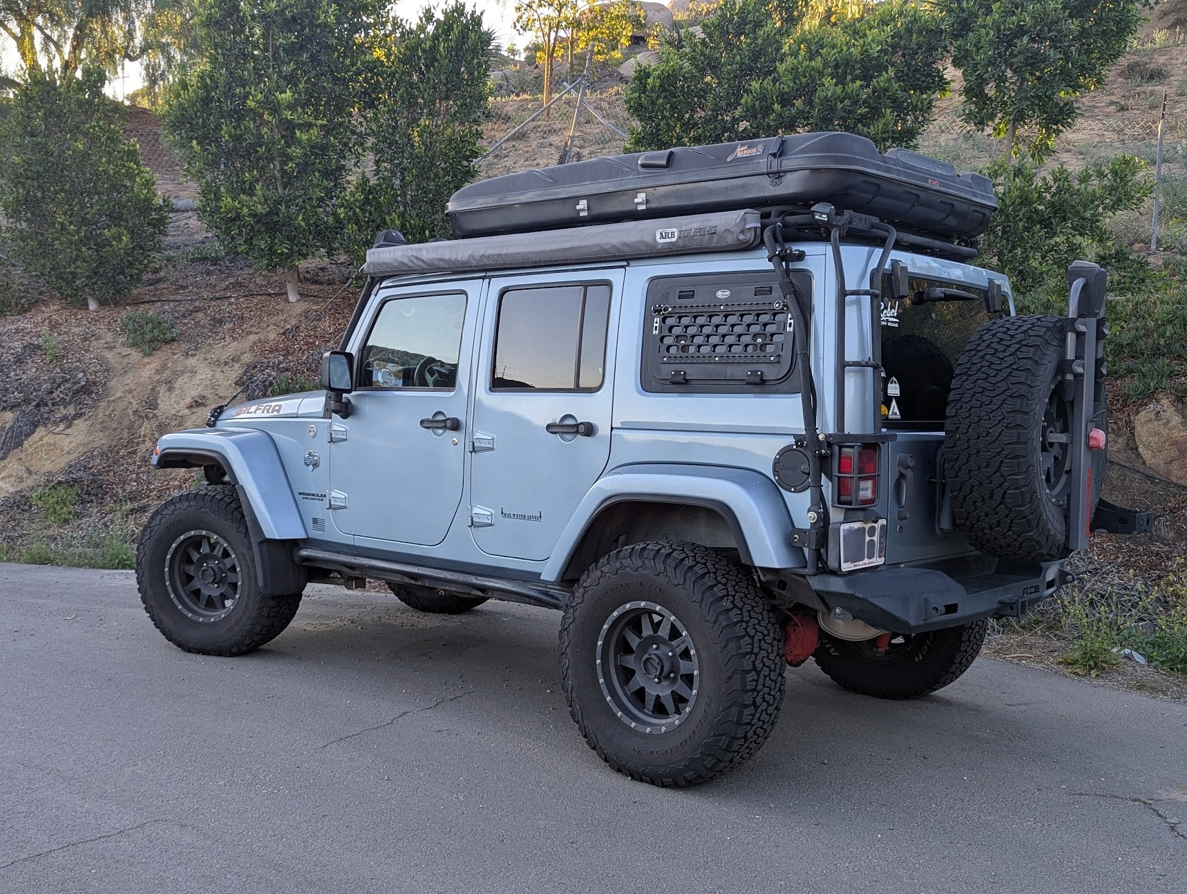 Used 2012 Jeep Wrangler Unlimited Sahara AWD/4WD image 2