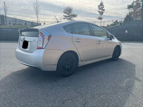 Used 2013 Toyota Prius Four image 8