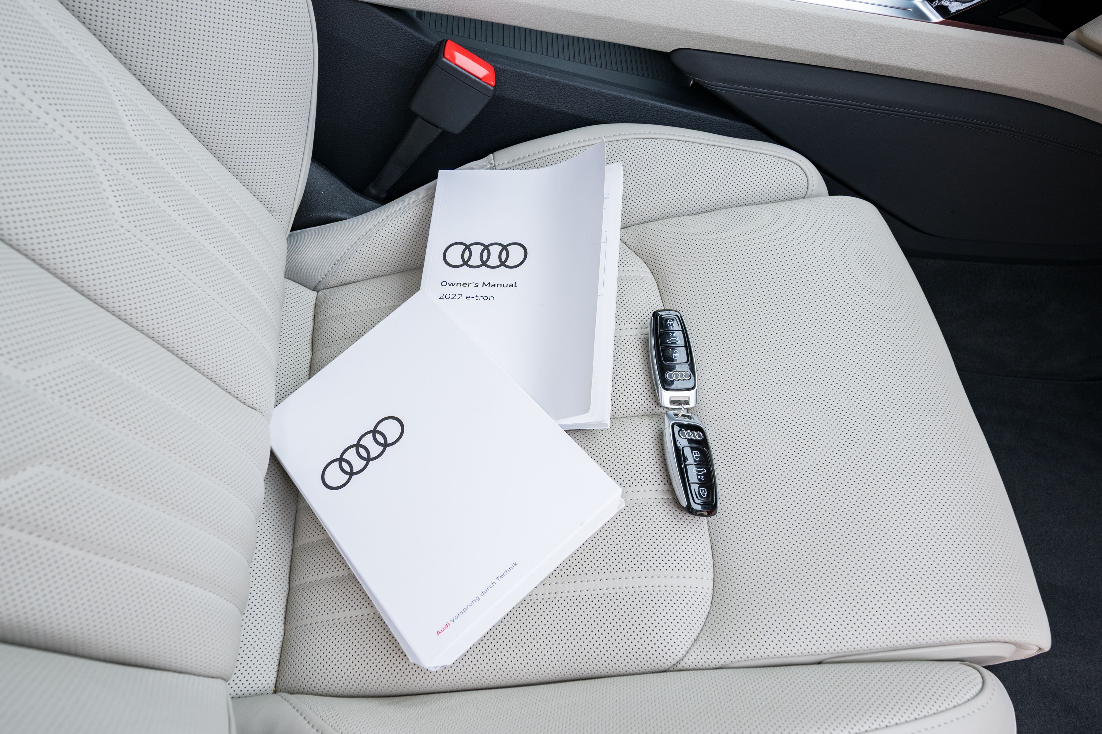 Used 2022 Audi e-tron Prestige w/ Prestige Package AWD/4WD image 27