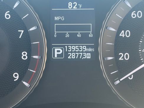 Used 2016 INFINITI Q70 L 3.7 w/ Technology Package image 7