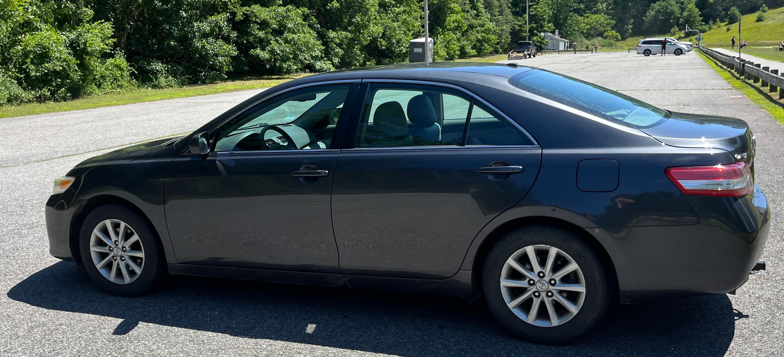 Used 2011 Toyota Camry XLE w/ XLE Extra-Value Pkg #2 FWD image 5