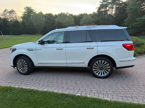 Used 2019 Lincoln Navigator Reserve w/ Cargo Package AWD/4WD image 2